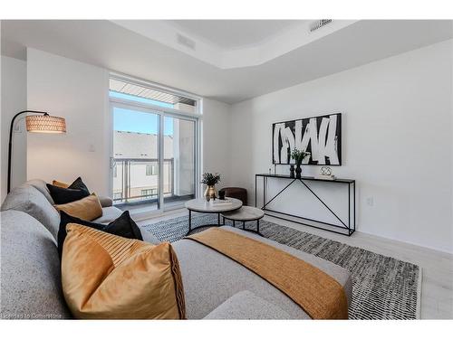 A012-142 Foamflower Place, Waterloo, ON - Indoor Photo Showing Living Room