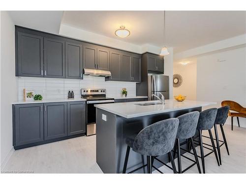 A012-142 Foamflower Place, Waterloo, ON - Indoor Photo Showing Kitchen With Upgraded Kitchen