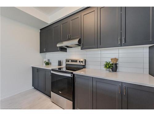 A012-142 Foamflower Place, Waterloo, ON - Indoor Photo Showing Kitchen With Upgraded Kitchen