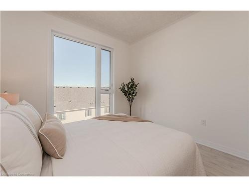 A012-142 Foamflower Place, Waterloo, ON - Indoor Photo Showing Bedroom