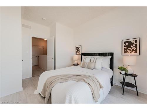 A012-142 Foamflower Place, Waterloo, ON - Indoor Photo Showing Bedroom