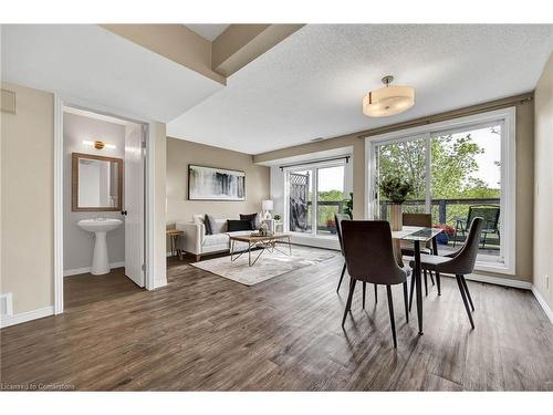 42-245 Bishop Street S, Cambridge, ON - Indoor Photo Showing Dining Room