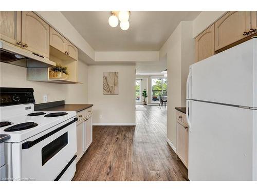 42-245 Bishop Street S, Cambridge, ON - Indoor Photo Showing Kitchen