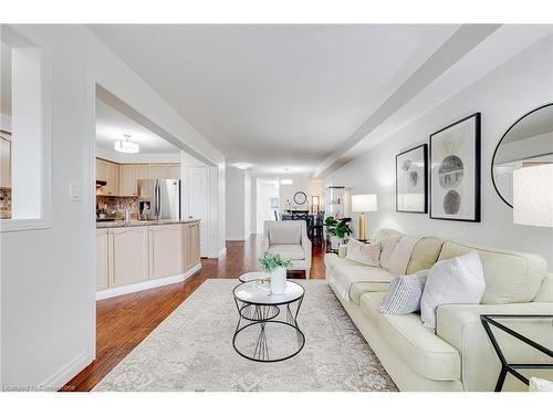 3466 Angel Pass Drive, Mississauga, ON - Indoor Photo Showing Living Room