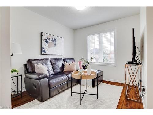 3466 Angel Pass Drive, Mississauga, ON - Indoor Photo Showing Living Room