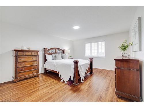 3466 Angel Pass Drive, Mississauga, ON - Indoor Photo Showing Bedroom