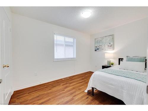 3466 Angel Pass Drive, Mississauga, ON - Indoor Photo Showing Bedroom