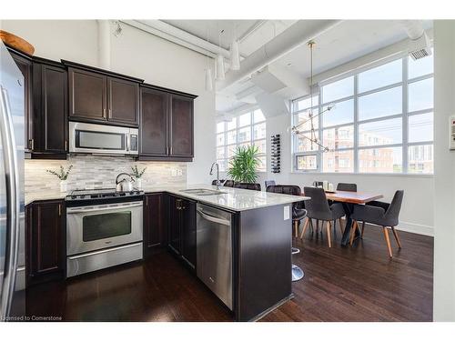 322-112 Benton Street, Kitchener, ON - Indoor Photo Showing Kitchen With Upgraded Kitchen