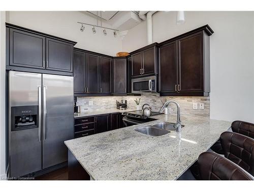 322-112 Benton Street, Kitchener, ON - Indoor Photo Showing Kitchen With Double Sink With Upgraded Kitchen