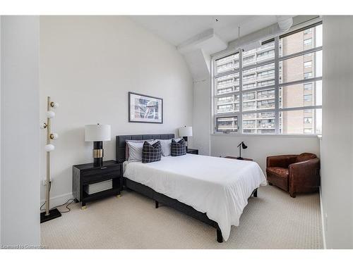 322-112 Benton Street, Kitchener, ON - Indoor Photo Showing Bedroom