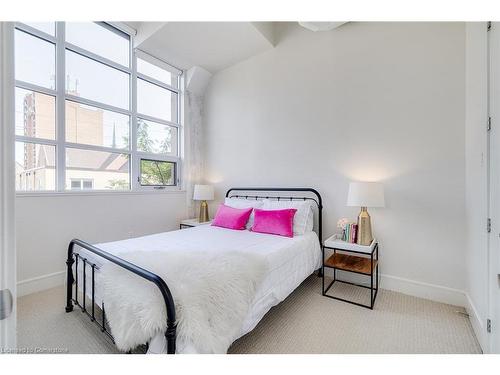 322-112 Benton Street, Kitchener, ON - Indoor Photo Showing Bedroom