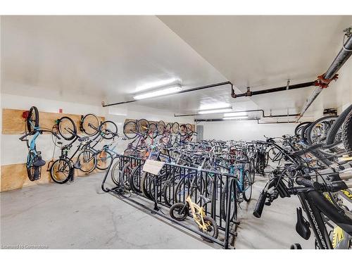 322-112 Benton Street, Kitchener, ON - Indoor Photo Showing Garage