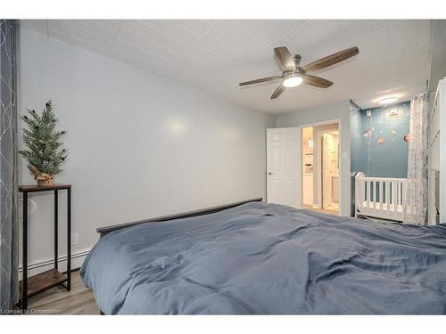 54-63 Conroy Crescent, Guelph, ON - Indoor Photo Showing Bedroom