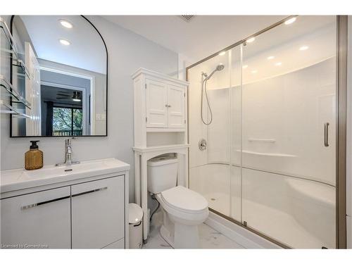 54-63 Conroy Crescent, Guelph, ON - Indoor Photo Showing Bathroom