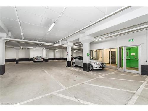 522-690 King Street W, Kitchener, ON - Indoor Photo Showing Garage