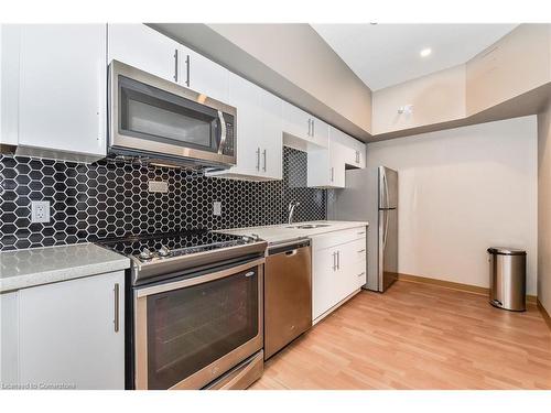 522-690 King Street W, Kitchener, ON - Indoor Photo Showing Kitchen With Stainless Steel Kitchen