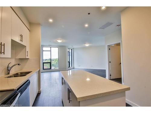 522-690 King Street W, Kitchener, ON - Indoor Photo Showing Kitchen With Double Sink With Upgraded Kitchen