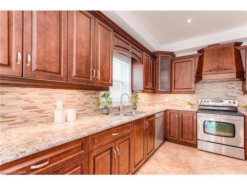 313 Zeller Drive, Kitchener, ON - Indoor Photo Showing Kitchen