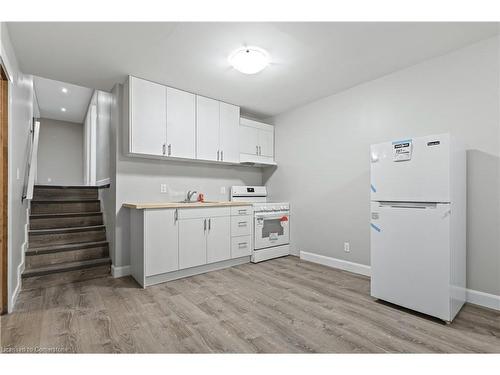 20 Lambert Place, Kitchener, ON - Indoor Photo Showing Kitchen