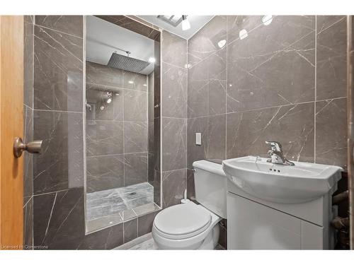 20 Lambert Place, Kitchener, ON - Indoor Photo Showing Bathroom