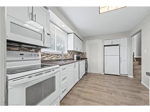 20 Lambert Place, Kitchener, ON - Indoor Photo Showing Kitchen