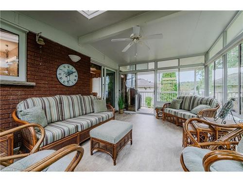 219 Misty Court, Kitchener, ON - Indoor Photo Showing Living Room