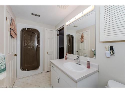 219 Misty Court, Kitchener, ON - Indoor Photo Showing Bathroom