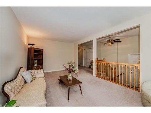 219 Misty Court, Kitchener, ON - Indoor Photo Showing Living Room