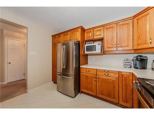 219 Misty Court, Kitchener, ON - Indoor Photo Showing Kitchen