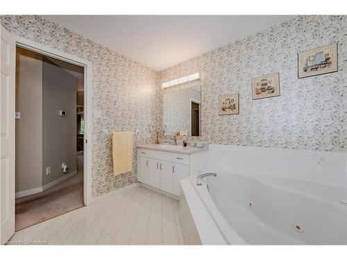 219 Misty Court, Kitchener, ON - Indoor Photo Showing Bathroom