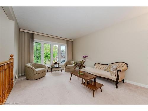 219 Misty Court, Kitchener, ON - Indoor Photo Showing Living Room