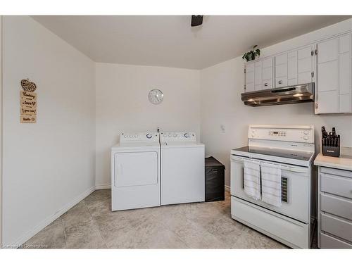 35-60 Elmsdale Drive, Kitchener, ON - Indoor Photo Showing Laundry Room