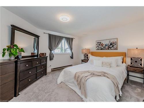 35-60 Elmsdale Drive, Kitchener, ON - Indoor Photo Showing Bedroom