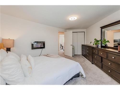 35-60 Elmsdale Drive, Kitchener, ON - Indoor Photo Showing Bedroom