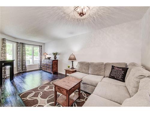 35 Middlemiss Crescent, Cambridge, ON - Indoor Photo Showing Living Room