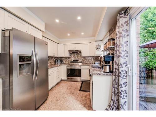 35 Middlemiss Crescent, Cambridge, ON - Indoor Photo Showing Kitchen With Stainless Steel Kitchen With Upgraded Kitchen