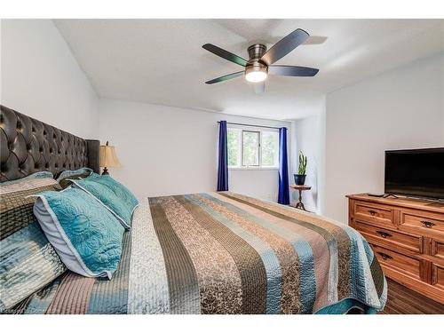 35 Middlemiss Crescent, Cambridge, ON - Indoor Photo Showing Bedroom