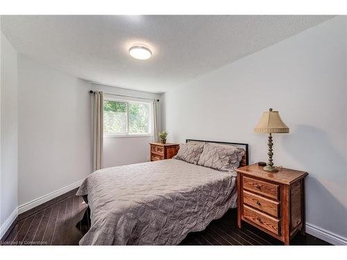 35 Middlemiss Crescent, Cambridge, ON - Indoor Photo Showing Bedroom