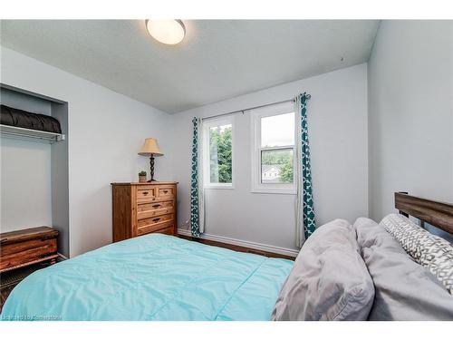 35 Middlemiss Crescent, Cambridge, ON - Indoor Photo Showing Bedroom