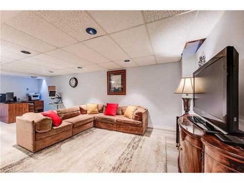 35 Middlemiss Crescent, Cambridge, ON - Indoor Photo Showing Living Room