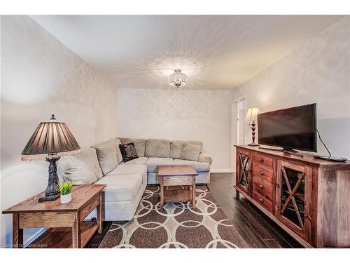 35 Middlemiss Crescent, Cambridge, ON - Indoor Photo Showing Living Room