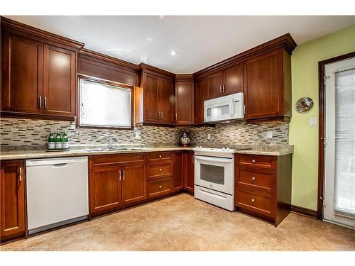 10 Costain Court, Kitchener, ON - Indoor Photo Showing Kitchen With Double Sink