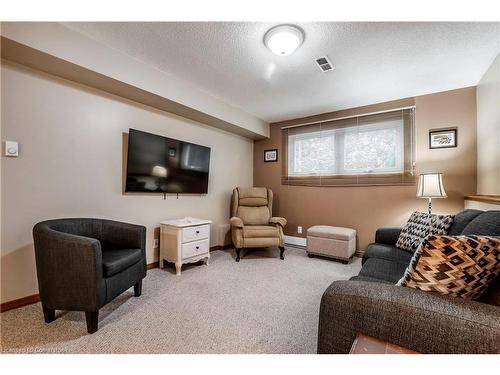 10 Costain Court, Kitchener, ON - Indoor Photo Showing Living Room