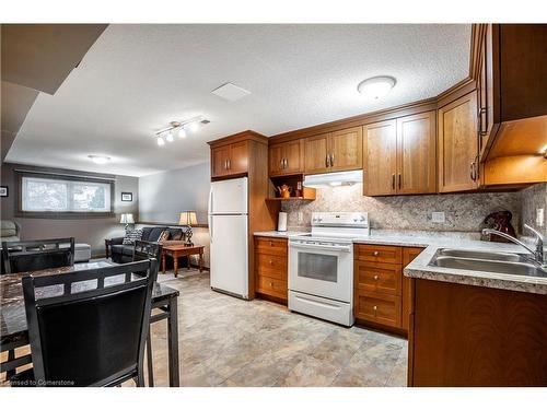 10 Costain Court, Kitchener, ON - Indoor Photo Showing Kitchen With Double Sink