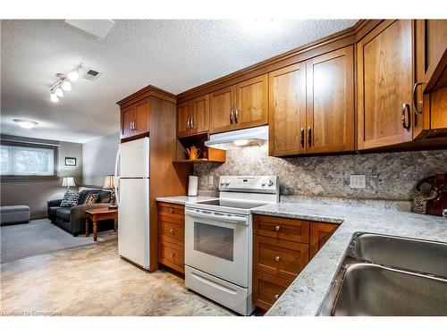 10 Costain Court, Kitchener, ON - Indoor Photo Showing Kitchen