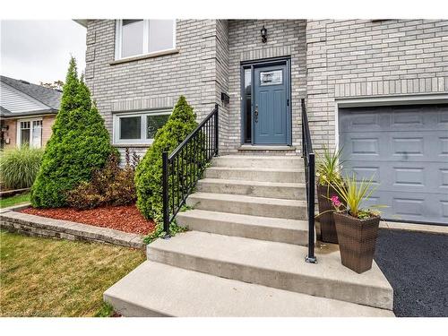 10 Costain Court, Kitchener, ON - Outdoor