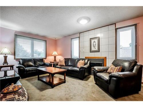 10 Costain Court, Kitchener, ON - Indoor Photo Showing Living Room With Fireplace