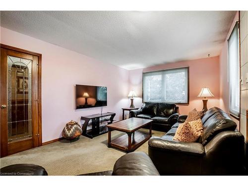 10 Costain Court, Kitchener, ON - Indoor Photo Showing Living Room