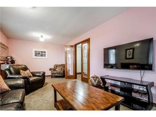 10 Costain Court, Kitchener, ON - Indoor Photo Showing Living Room