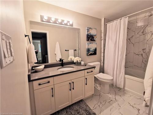 415-435 Garden Street, Cambridge, ON - Indoor Photo Showing Bathroom